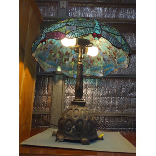 590 - Large Tiffany style table lamp with shade in tones of blue / green depicting dragonflies. Twin bulb ... 