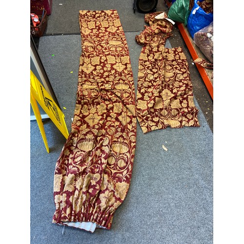 160 - 4x bags of curtains inc. tiebacks and cushion covers, a very large combination of fully lined qualit... 