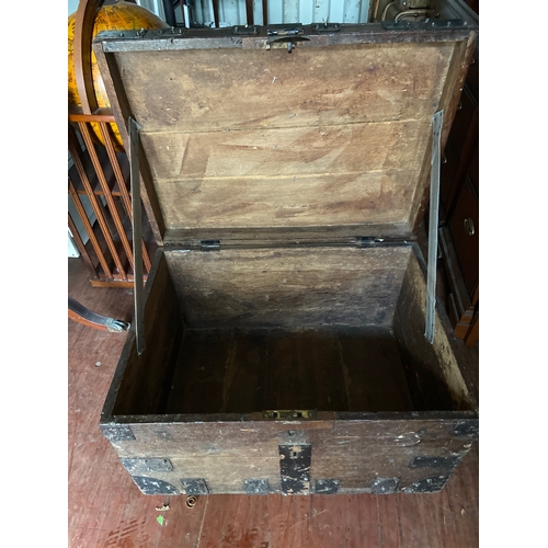 325 - Large oak and iron fastenings and clasp secured travel trunk. W70 D51 H44 cm approximately.