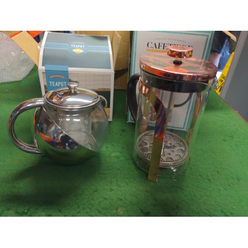 130 - 4x small infuser teapots & 4x cafetieres 