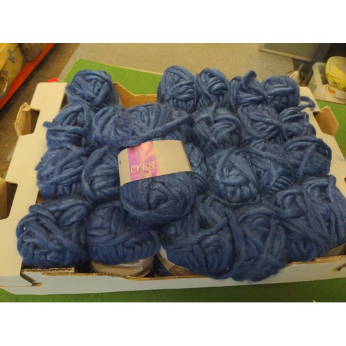 153 - 24x 50g Chunk blue yarns