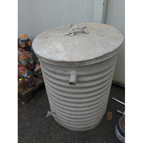 99 - Large galvanised water butt with lid. H82cm D67cm