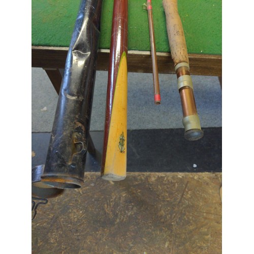 253 - Pool cue in metal case