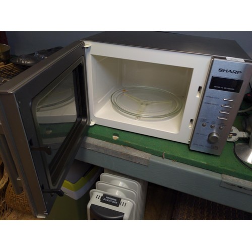 275 - Sharp R-65ST Microwave