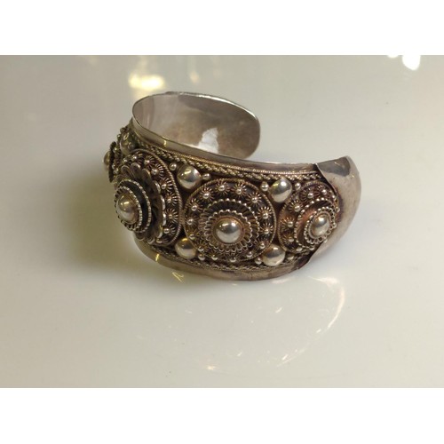 547 - Ornate Thai silver cuff bracelet, stamped Siam, H. Sena, Sterling, dia. approx 55mm, 55 gr... 