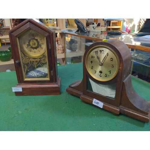 600 - Junghans mantle clock, height 31cm, together with another unmarked mantle clock, both with pendulums... 