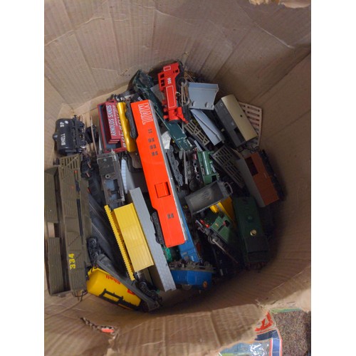 637 - Box containing a quantity of model railway rolling stock and track.