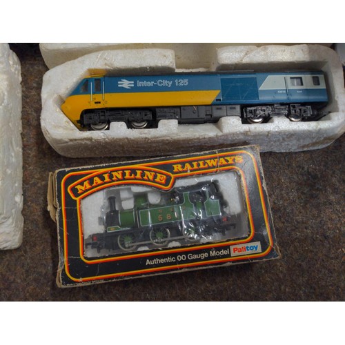 637 - Box containing a quantity of model railway rolling stock and track.