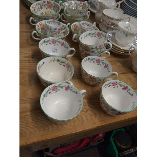 662 - Minton Haddon Hall assorted tea and dinner ware