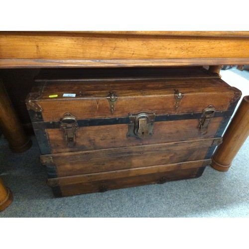 871 - Vintage oak trunk with metal and wood banding, metal corner protection and clasp. W77 D48 H52 cm