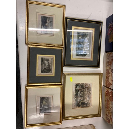 389 - Antiquarian framed prints x 16 and a few unframed.