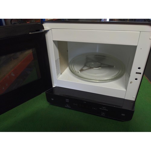 133 - Hotpoint Curve microwave MWH1331B 