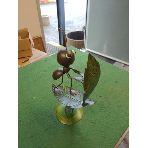 147 - 3 x Large metal leaf surfing ant garden ornaments