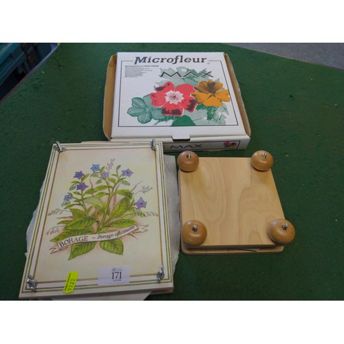 171 - 3 x flower presses Inc Microfleur max in box