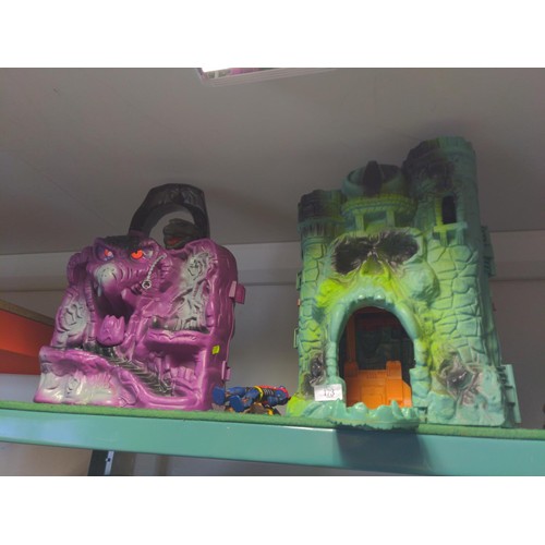 173 - Vintage Mattel Motu snake mountain & Castle Greyskull + two Mattel figures