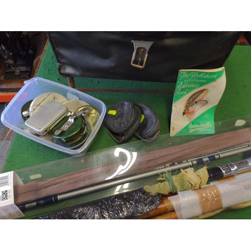 227 - 4x fishing rods, net, seat bag, 3 x reels etc.  