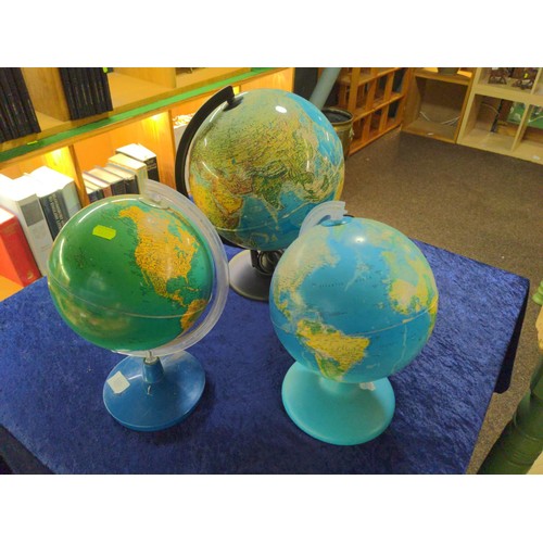 310 - Three vintage globes inc. Tecnodidattica illuminated