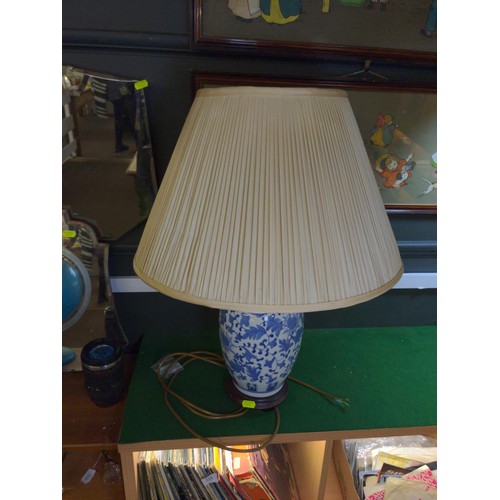 312 - Oriental style table lamp, no shade, height to top of vase 34cm