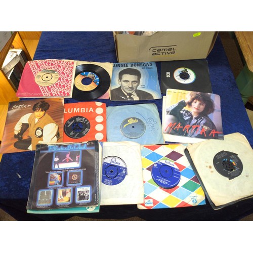 317 - Large collection of 45rpm records, mostly pop including The Jacksons, Elton John, Procol Harum, The ... 