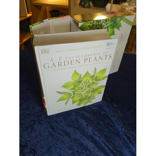 336 - The RHS A-Z of Garden Plants in presentation box