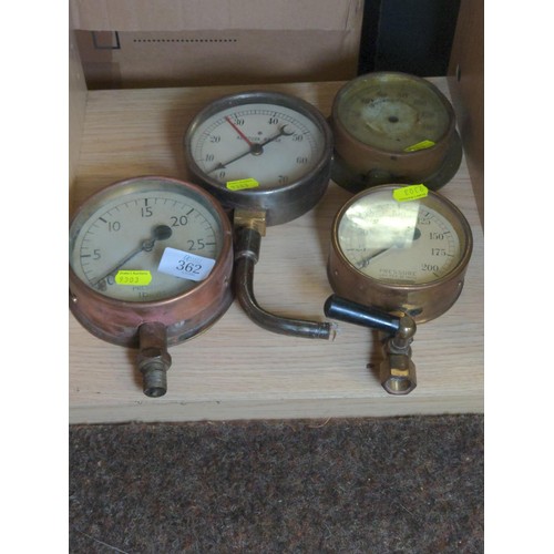 362 - Various vintage pressure gauges