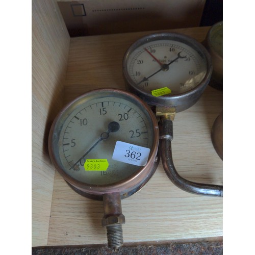 362 - Various vintage pressure gauges