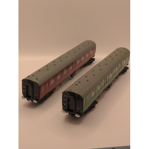 450 - Rosebud Kitmaster- 00 & HO Gauge 12 boxed carriages including 2 restaurants. With interior kits.... 