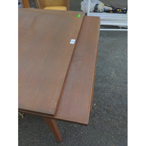 45 - Extendable table with two leaves, un-extended 84 x 77 x H73cm