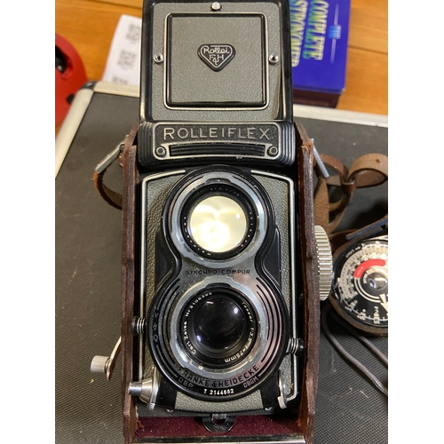 423 - Rolleiflex (6x6) 120 film, twin lens reflex camera with Carl Zeiss 75mm f3.5 lens Synchro-compur Fra... 