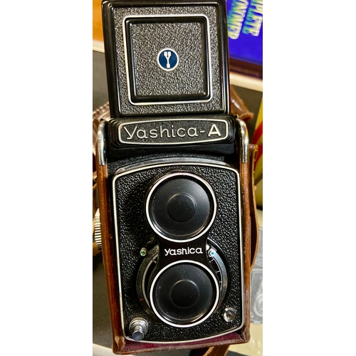 427 - Yashica - A twin lens reflex camera, 120 film (6x6) with Yashicor 80mm f3.5 lens, original case, len... 