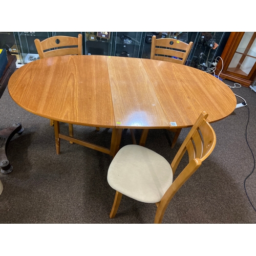 468 - Oval table and four chairs in Nathan style . L167 W98 H74 cm