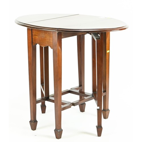 552 - Mahogany drop leaf table, on arrow supports. W61cm D35cm (91cm opened) H77cm