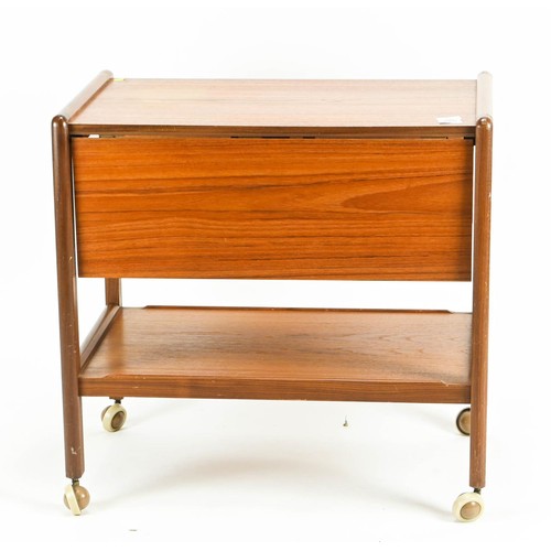 555 - A Mid Century Modern extending tea trolley. W68.5cm D40.5cm H67cm