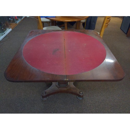 470 - Mahogany pedestal card table on castors with circular red baize insert. 91.5cm x 45cm hight 71cm (fo... 