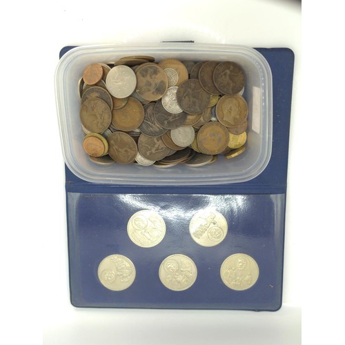 382 - 1977 Queens Silver Jubilee coin set and other assorted coins, mostly UK