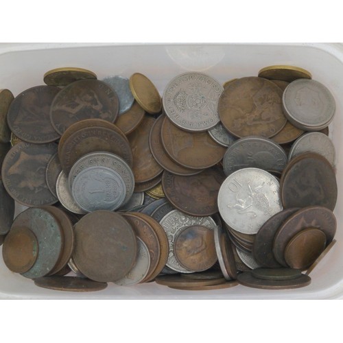 382 - 1977 Queens Silver Jubilee coin set and other assorted coins, mostly UK