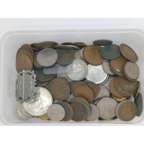 383 - Tub of assorted British and foreign coins