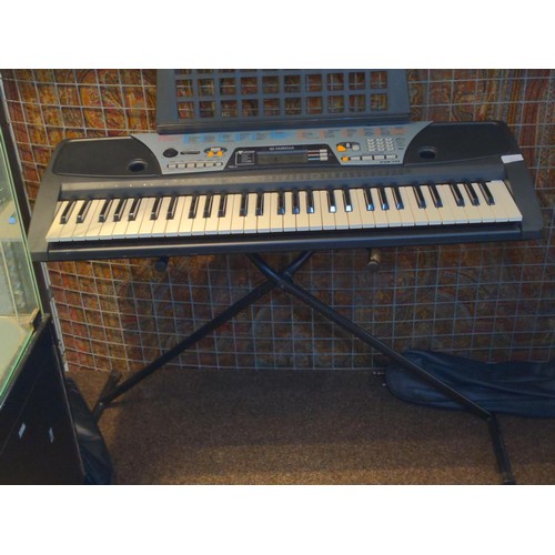 463 - Yamaha PSR-175 keyboard with stand and soft case. With cable.