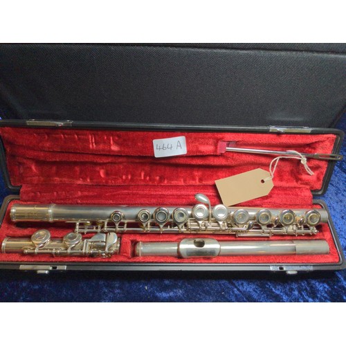 464A - Yamaha YFL211N flute with case.