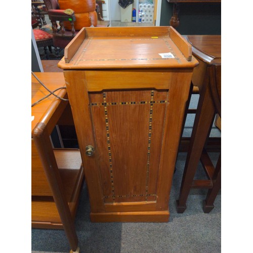 553 - Late Victorian pine pot cupboard, with crossbanded inlay. W38cm D34cm H80cm