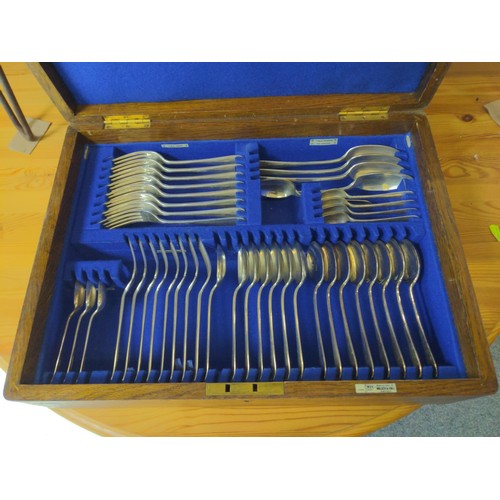 573 - Walker & Hall of Sheffield large canteen of cutlery in bespoke box and in two layers all with bo... 