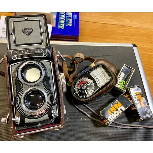 423 - Rolleiflex (6x6) 120 film, twin lens reflex camera with Carl Zeiss 75mm f3.5 lens Synchro-compur Fra... 