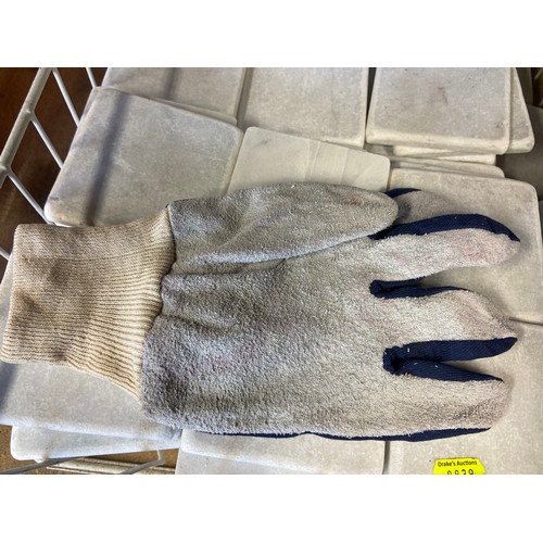 208 - Bag of work/garden gloves size 11/xxl