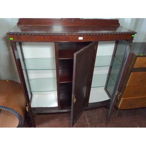 227 - Glass display cabinet with central cupboard and glass shelves 122cm x 37cm x 133cm