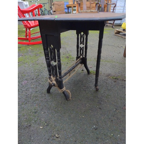 235 - Small drop-leaf table 58cm x 80cm x 57cm 