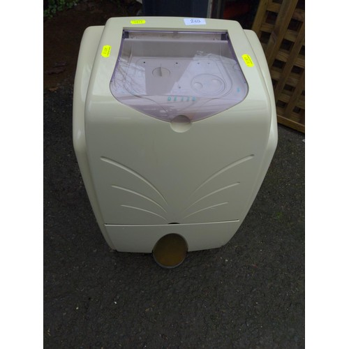 246 - De-humidifier de220 by DeLonghi 