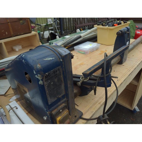 31 - Small wood turning lathe MC-940