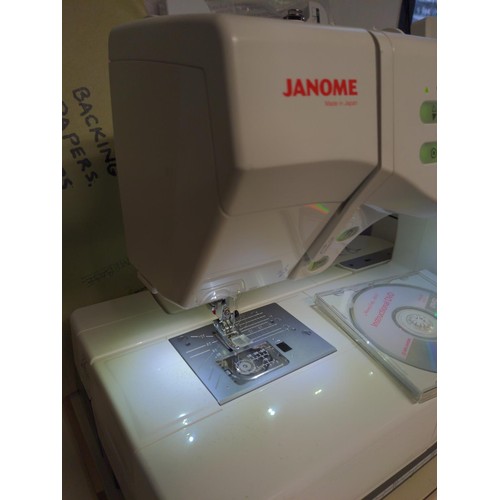 96 - Janome Memory Craft 11000 Special Edition with Accessories, Inc CD-ROM drive, Quilting attachments, ... 