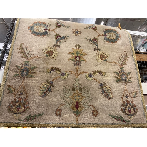 587 - Paris Design hand crafted rug made in India. Muted colours and floral design. Dimensions, 300 x 200 ... 