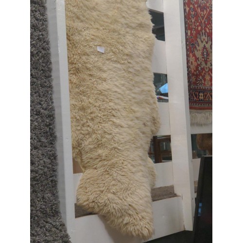 585 - Double sheepskin rug. Length 180cm